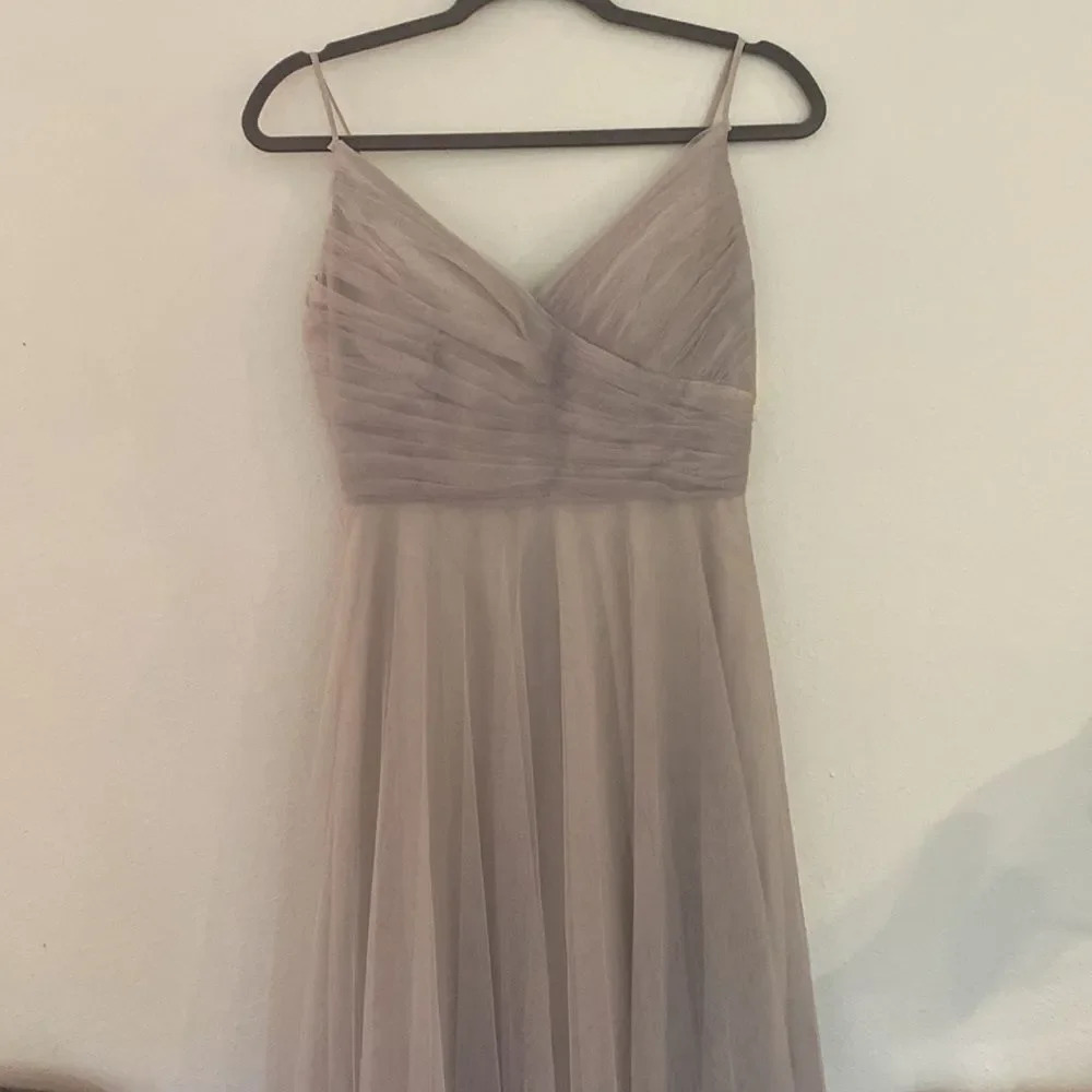 Jenny Yoo collection light grey maxi dress sz 6 excellent pre owned condition